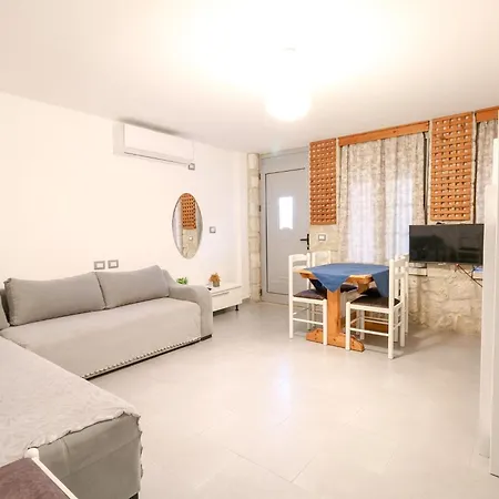 Anhel Apartment *